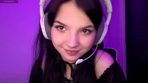 Snapshot of roxiepiurkowski chatting on 12.20.25 Hana online show from 12.20.25