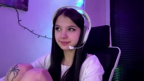 Snapshot of roxiepiurkowski chatting on 02.07.26 Hana online show from 02.07.26