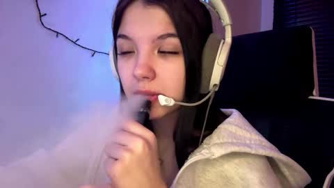 Snapshot of roxiepiurkowski chatting on 02.12.26 Hana online show from 02.12.26