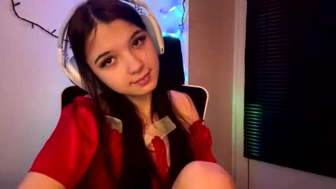 Snapshot of roxiepiurkowski chatting on 02.16.26 Hana online show from 02.16.26