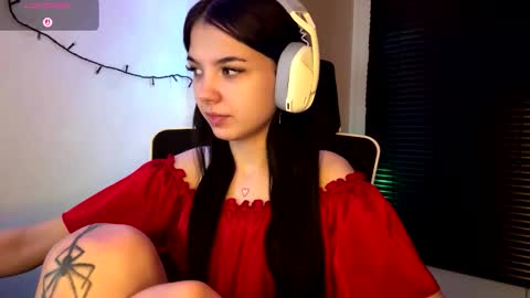 Snapshot of roxiepiurkowski chatting on 02.25.26 Hana online show from 02.25.26