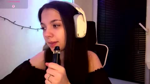 Snapshot of roxiepiurkowski chatting on 03.05.26 Hana online show from 03.05.26