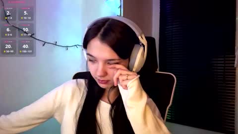 Snapshot of roxiepiurkowski chatting on 03.06.26 Hana online show from 03.06.26