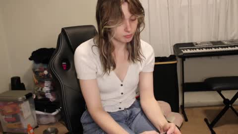Snapshot of roxiethefox chatting on 09.13.25 roxie online show from 09.13.25
