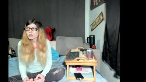 roxihazeleyes online show from 04.21.26