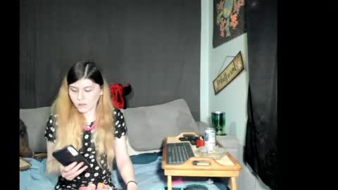 roxihazeleyes online show from 05.01.26