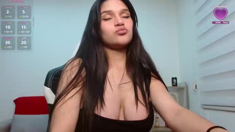 Snapshot of roxxi_2110 chatting on 09.14.25 roxxi_2110 online show from 09.14.25