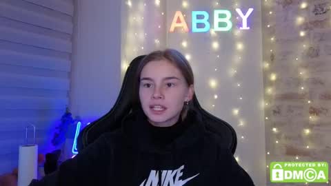 Snapshot of roxxxie_reid chatting on 12.18.25 Roxieex ABBY online show from 12.18.25