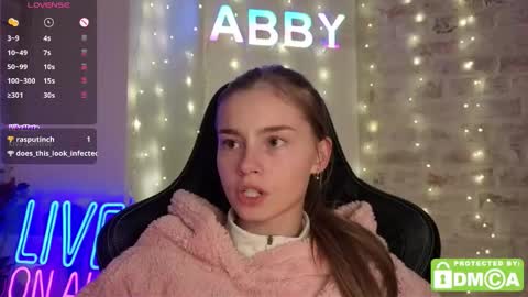 Snapshot of roxxxie_reid chatting on 12.20.25 Roxieex ABBY online show from 12.20.25