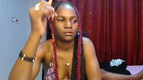 Snapshot of roxy_heather chatting on 02.25.26 Roxy online show from 02.25.26