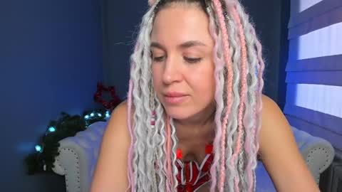 Snapshot of roxy_mars chatting on 12.25.24 Roxy online show from 12.25.24