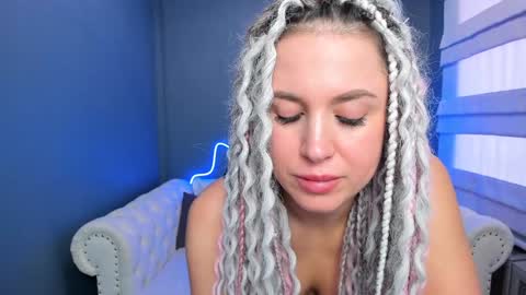 Snapshot of roxy_mars chatting on 01.08.25 Roxy online show from 01.08.25