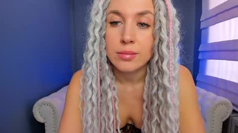 Snapshot of roxy_mars chatting on 02.01.25 Roxy online show from 02.01.25