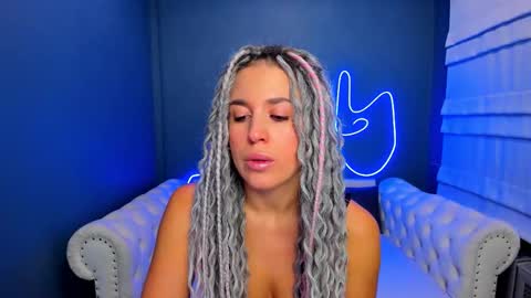Snapshot of roxy_mars chatting on 10.13.25 Roxy online show from 10.13.25