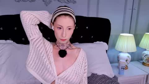 Snapshot of roxy_morrison_x chatting on 05.18.26 roxanne online show from 05.18.26