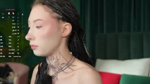 Snapshot of roxy_morrison_x chatting on 06.18.26 roxanne online show from 06.18.26