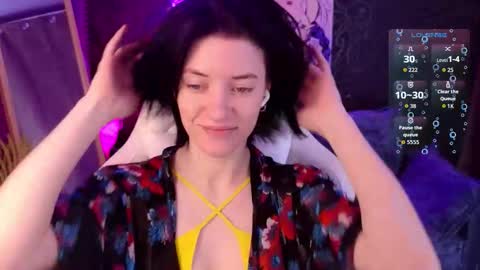 Snapshot of roxy_riot_ chatting on 12.23.25 roxy_riot_ online show from 12.23.25