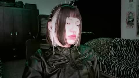 Roxy Independient model Help me to reach 50 thumbs up online show from 04.29.26