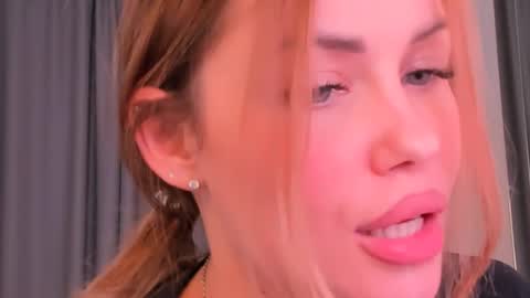 Snapshot of roxy_wet chatting on 02.20.25 Roxy follow me online show from 02.20.25