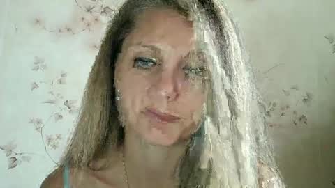 Snapshot of roxyfox18x01 chatting on 09.28.25 roxyfox18x01 online show from 09.28.25