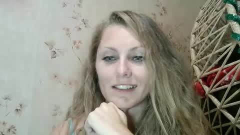 Snapshot of roxyfox18x01 chatting on 10.03.25 roxyfox18x01 online show from 10.03.25