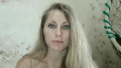 Snapshot of roxyfox18x01 chatting on 10.10.25 roxyfox18x01 online show from 10.10.25