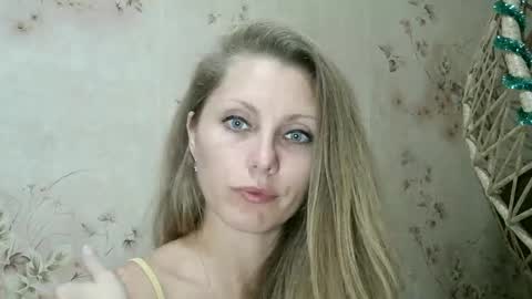 Snapshot of roxyfox18x01 chatting on 10.10.25 roxyfox18x01 online show from 10.10.25