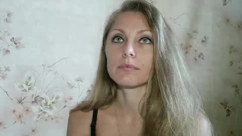 Snapshot of roxyfox18x01 chatting on 10.15.25 roxyfox18x01 online show from 10.15.25