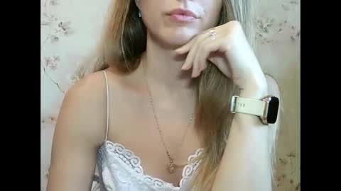 Snapshot of roxyfox18x01 chatting on 10.23.25 roxyfox18x01 online show from 10.23.25