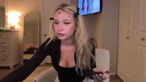 Snapshot of roxyrain2736 chatting on 03.29.26 Roxy Rain online show from 03.29.26