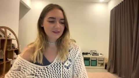 Snapshot of roxysweetdream chatting on 03.17.26 Roxy online show from 03.17.26