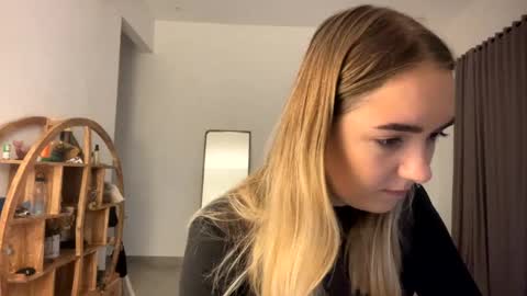 Snapshot of roxysweetdream chatting on 03.19.26 Roxy online show from 03.19.26