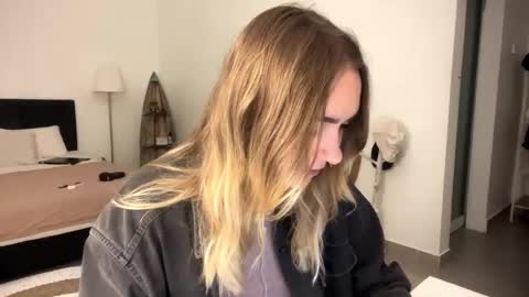 Snapshot of roxysweetdream chatting on 03.23.26 Roxy online show from 03.23.26