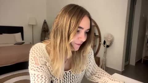 Snapshot of roxysweetdream chatting on 03.25.26 Roxy online show from 03.25.26