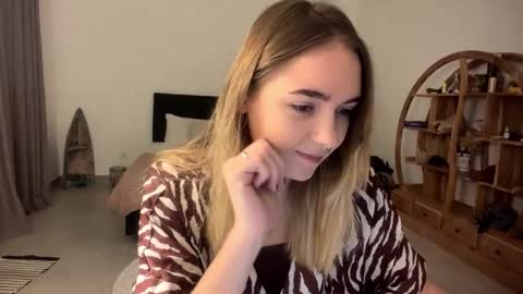 Snapshot of roxysweetdream chatting on 03.26.26 Roxy online show from 03.26.26