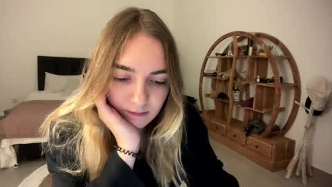 Snapshot of roxysweetdream chatting on 03.27.26 Roxy online show from 03.27.26