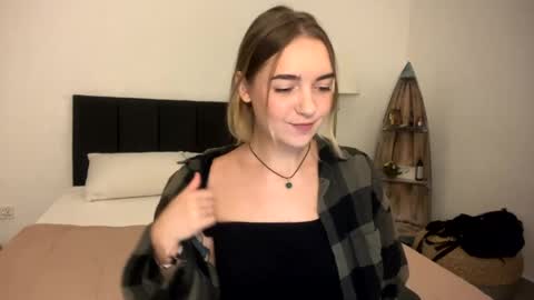 Snapshot of roxysweetdream chatting on 04.01.26 Roxy online show from 04.01.26