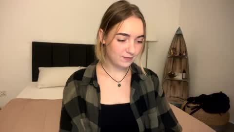 Snapshot of roxysweetdream chatting on 04.01.26 Roxy online show from 04.01.26