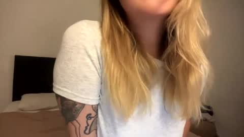 Snapshot of roxysweetdream chatting on 04.10.26 Roxy online show from 04.10.26