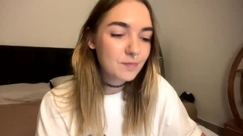 Snapshot of roxysweetdream chatting on 04.15.26 Roxy online show from 04.15.26