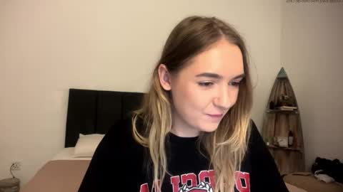 Snapshot of roxysweetdream chatting on 04.23.26 Roxy online show from 04.23.26