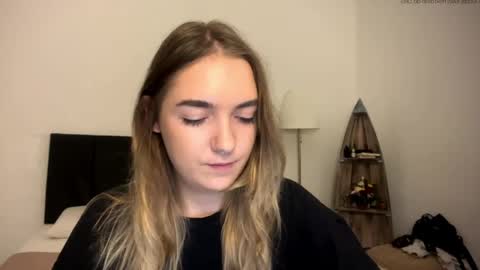 Snapshot of roxysweetdream chatting on 04.24.26 Roxy online show from 04.24.26