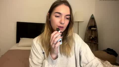 Snapshot of roxysweetdream chatting on 04.29.26 Roxy online show from 04.29.26