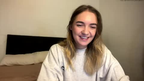 Snapshot of roxysweetdream chatting on 05.01.26 Roxy online show from 05.01.26