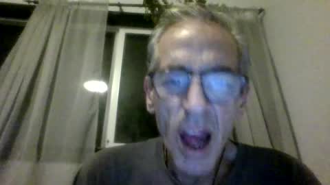 Snapshot of royboy2561 chatting on 10.14.25 Roy Murrin online show from 10.14.25