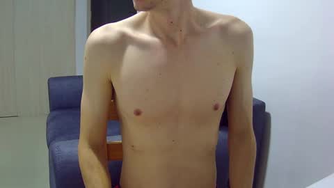 Snapshot of royyourtoy chatting on 01.06.25 Roy online show from 01.06.25