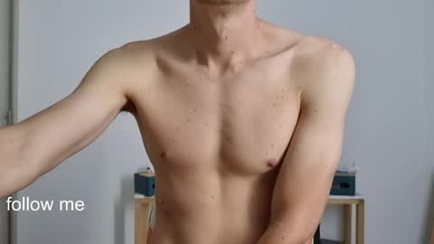 Snapshot of royyourtoy chatting on 04.04.26 Roy online show from 04.04.26