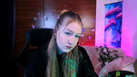 Snapshot of rozmary_ket chatting on 01.06.25 Im Rozmary nice to meet you 3 online show from 01.06.25