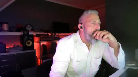 Chico que rico Caliente online show from 11.02.25