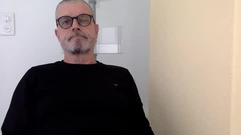 Snapshot of ruk_ri913mn chatting on 01.06.25 Jimi online show from 01.06.25